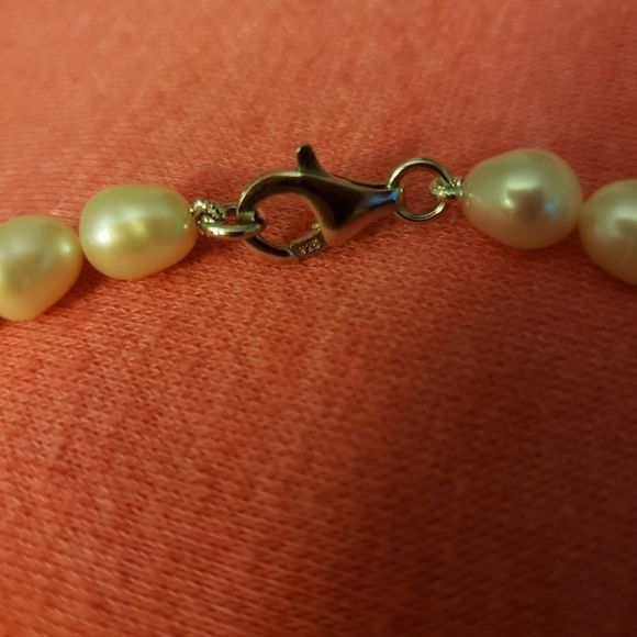 Lovely Cultured Pearls with a 925 Silver Clasp - Picture 5 of 7